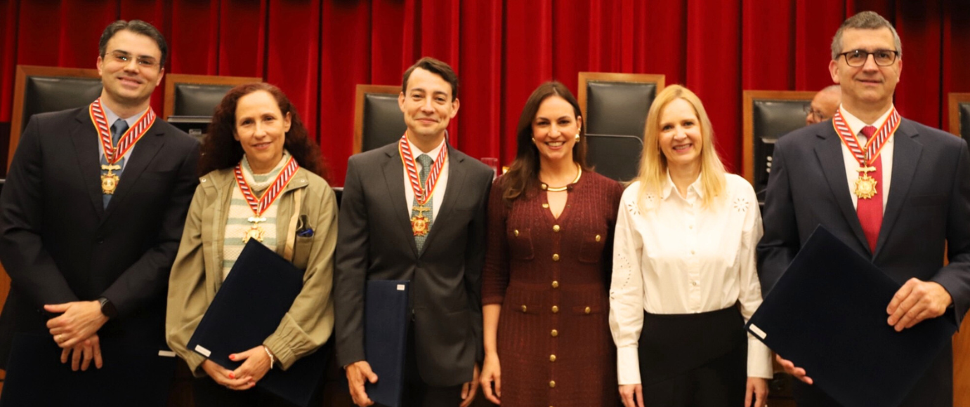 Procuradores do MPC-SP são condecorados com o Colar do Centenário do Tribunal de Contas do Estado de São Paulo